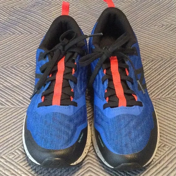 New Balance size 6 black and blue sneakers for men - Picture 2 of 7